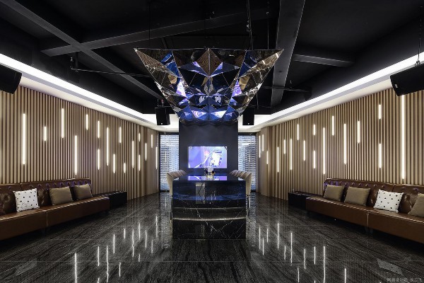 走进洪崖洞，体验一把正宗的按摩风情